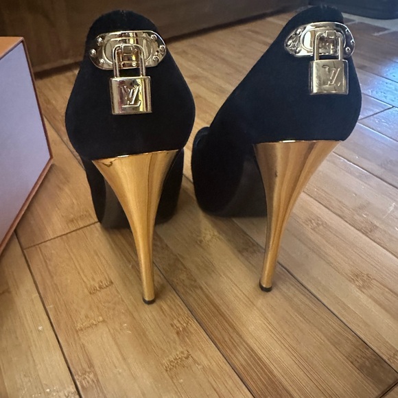 LV lock pumps - Picture 1 of 2